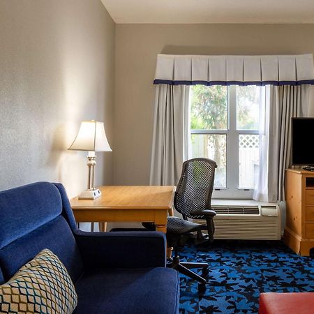 Hampton Inn & Suites Jacksonville Deerwood Park Екстериор снимка