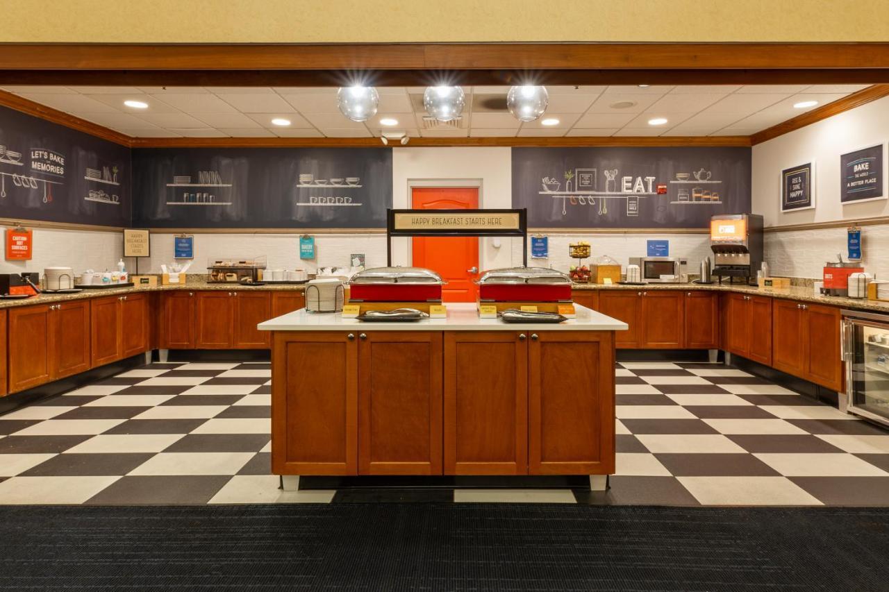 Hampton Inn & Suites Jacksonville Deerwood Park Екстериор снимка