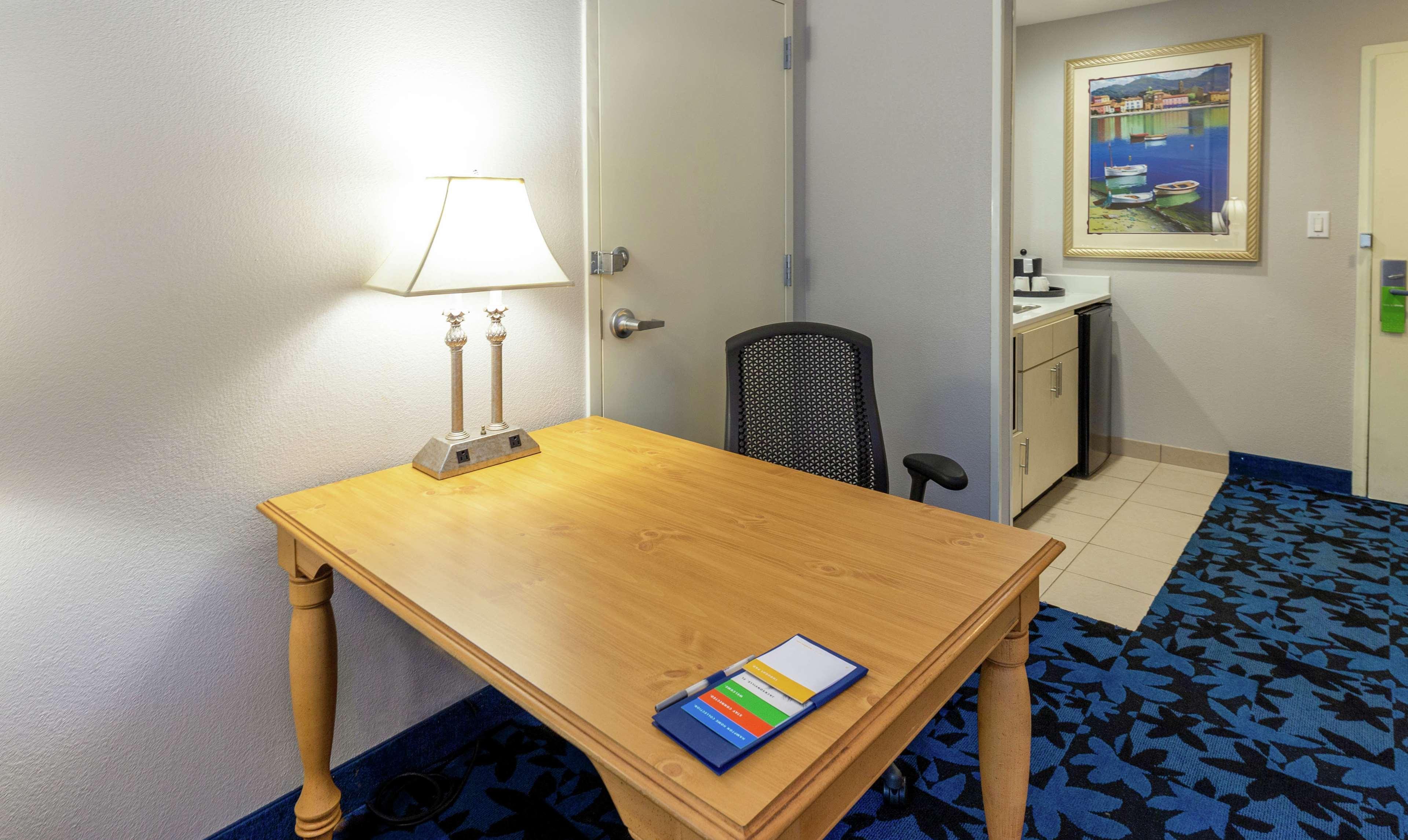 Hampton Inn & Suites Jacksonville Deerwood Park Екстериор снимка