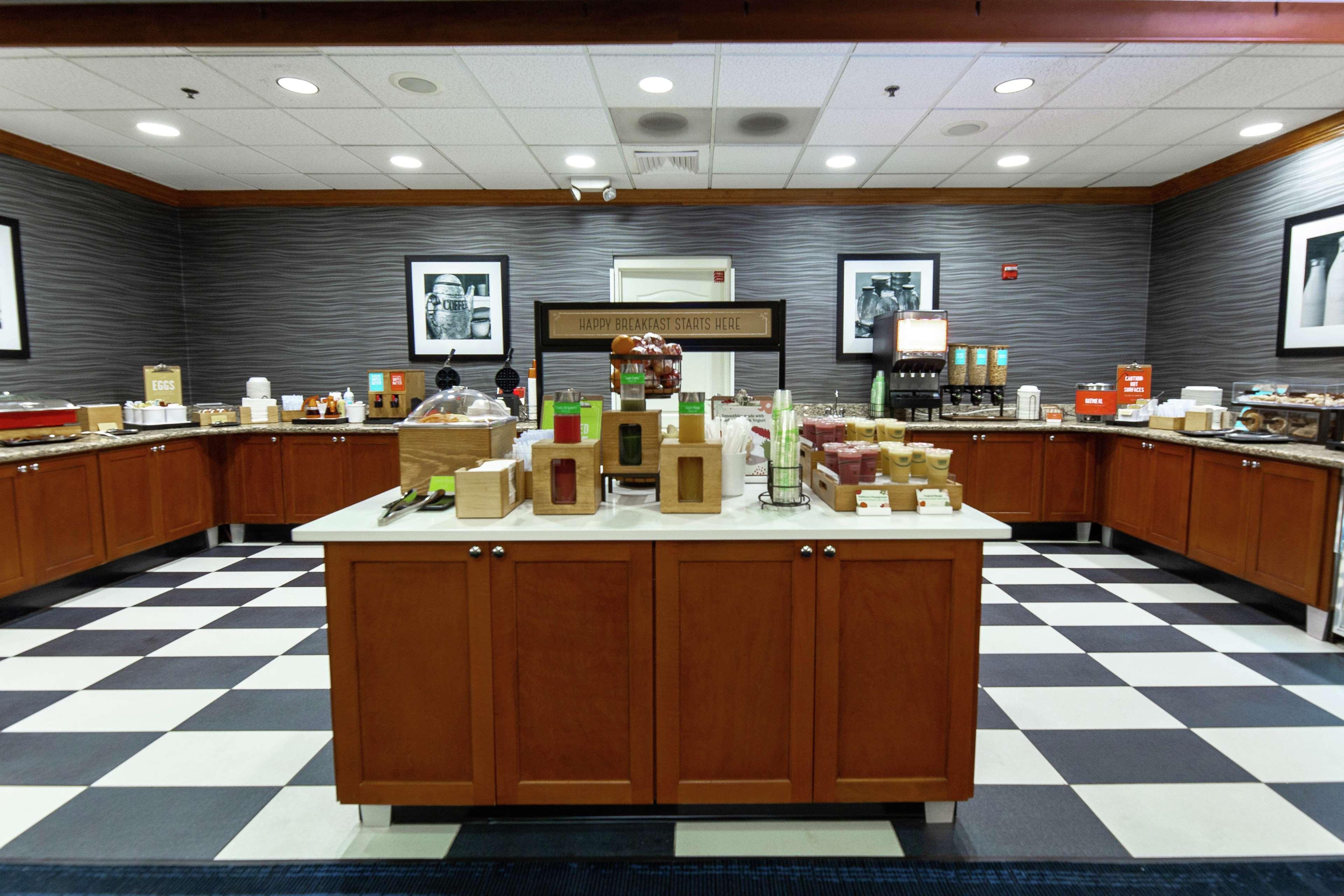 Hampton Inn & Suites Jacksonville Deerwood Park Екстериор снимка