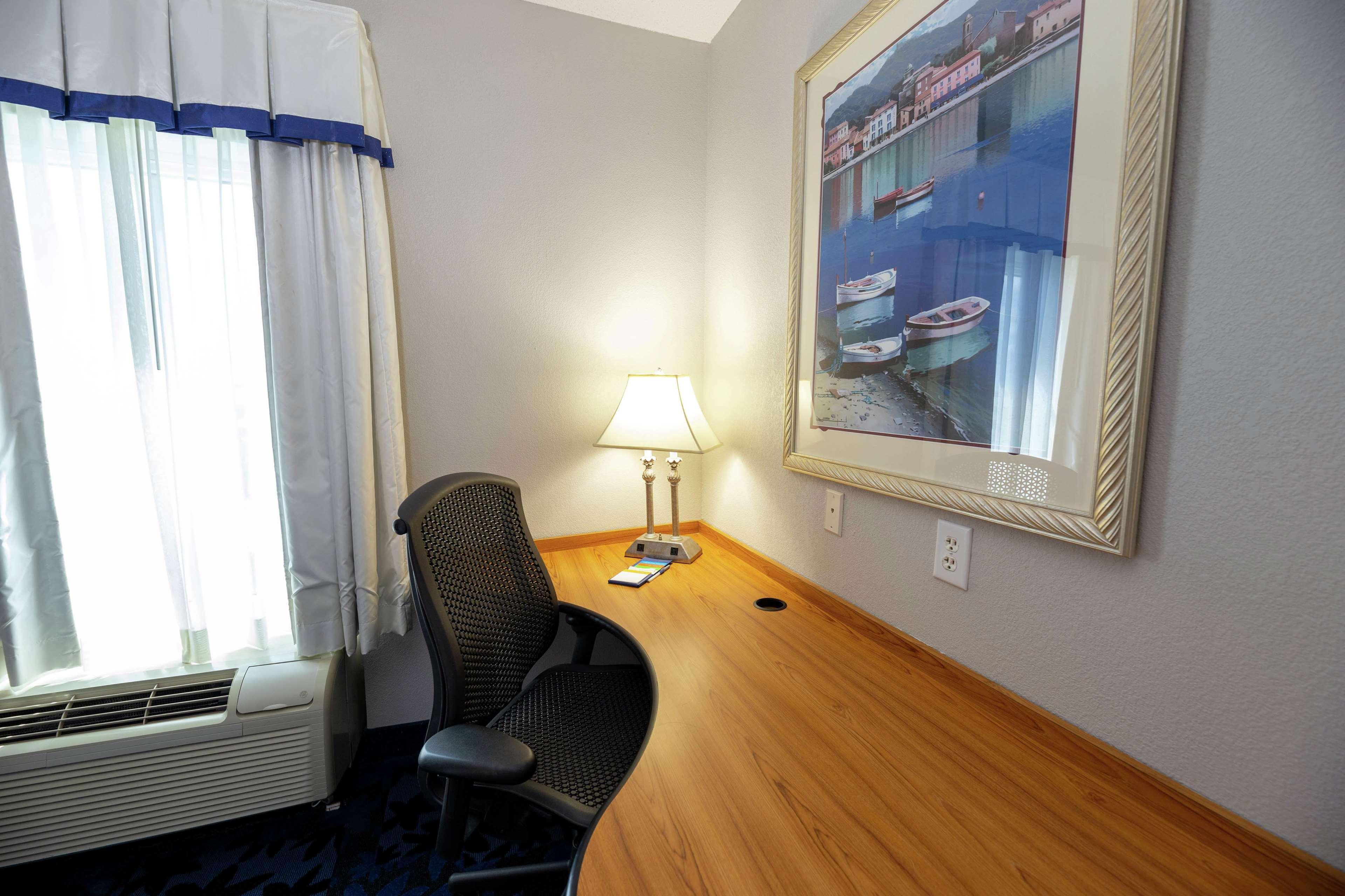 Hampton Inn & Suites Jacksonville Deerwood Park Екстериор снимка