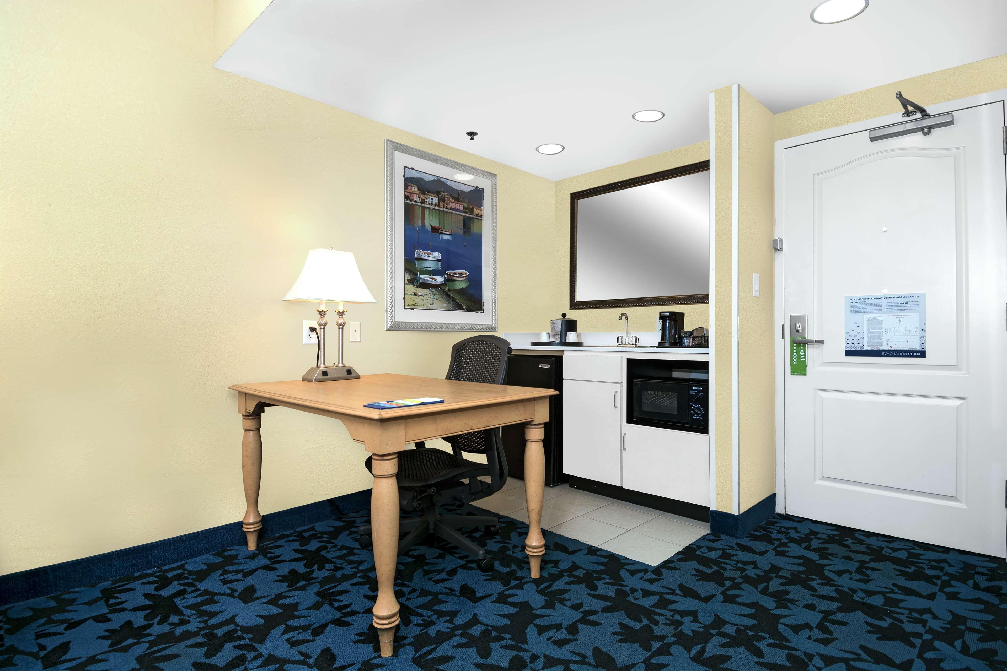Hampton Inn & Suites Jacksonville Deerwood Park Екстериор снимка