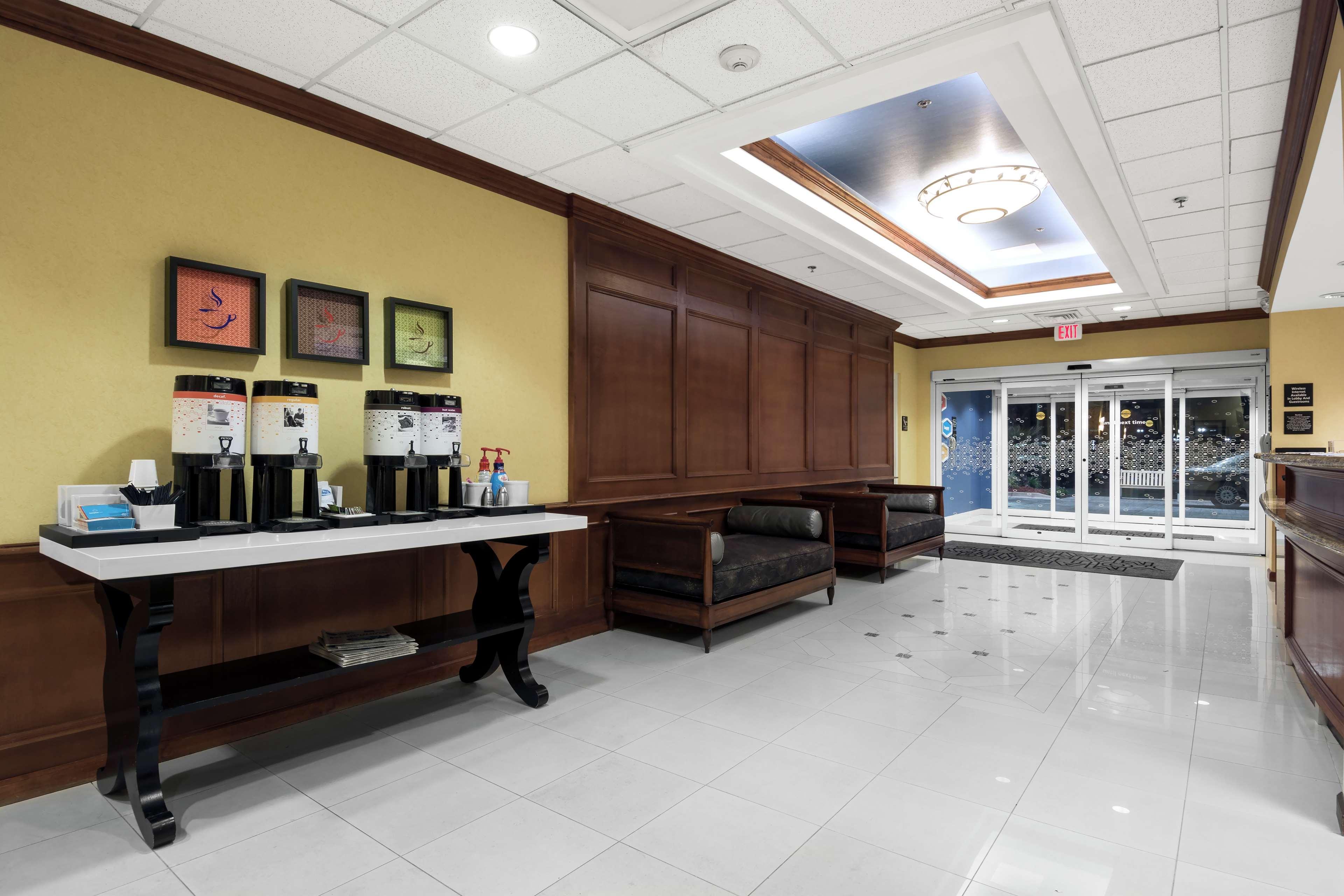 Hampton Inn & Suites Jacksonville Deerwood Park Екстериор снимка