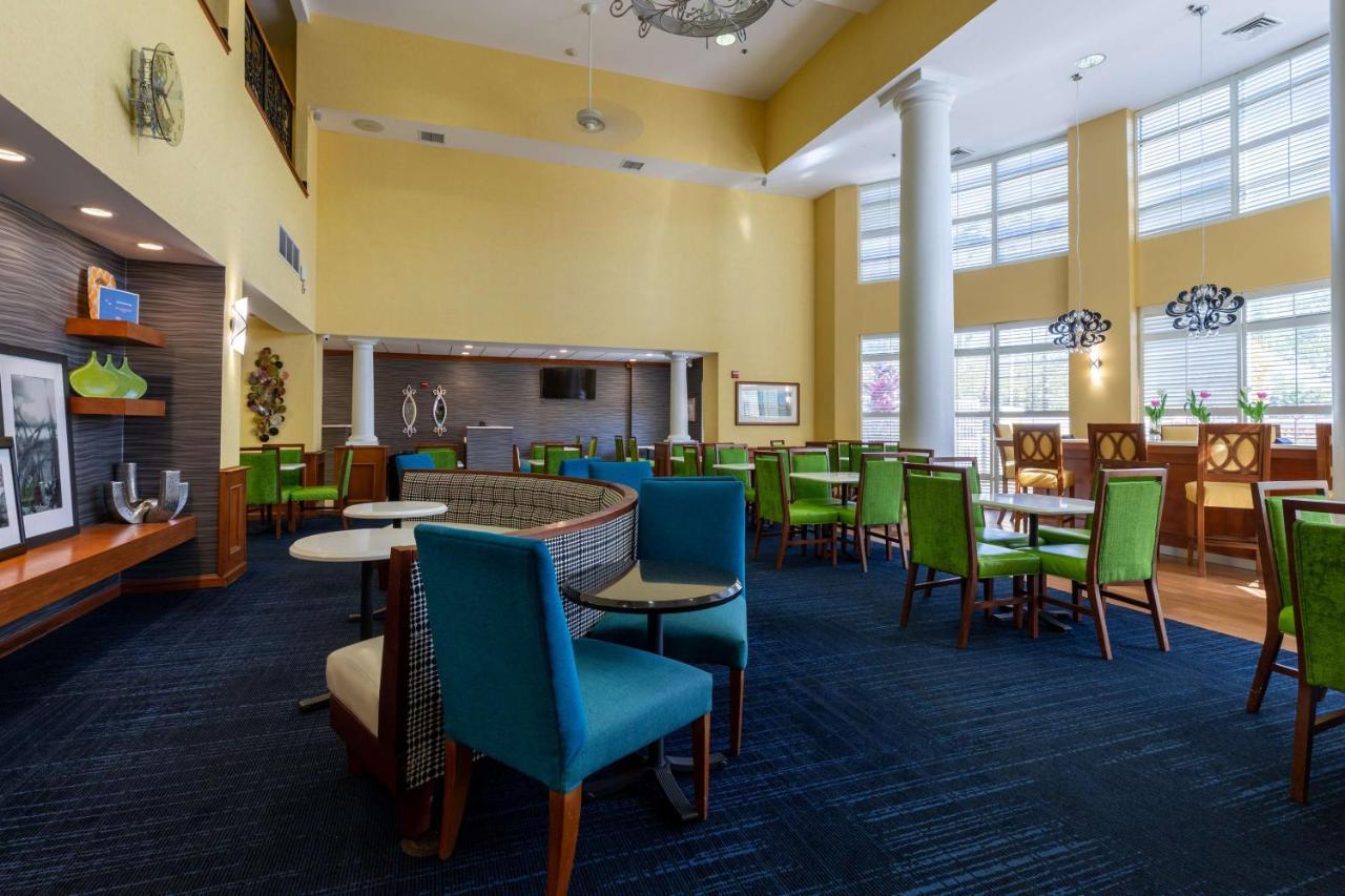 Hampton Inn & Suites Jacksonville Deerwood Park Екстериор снимка