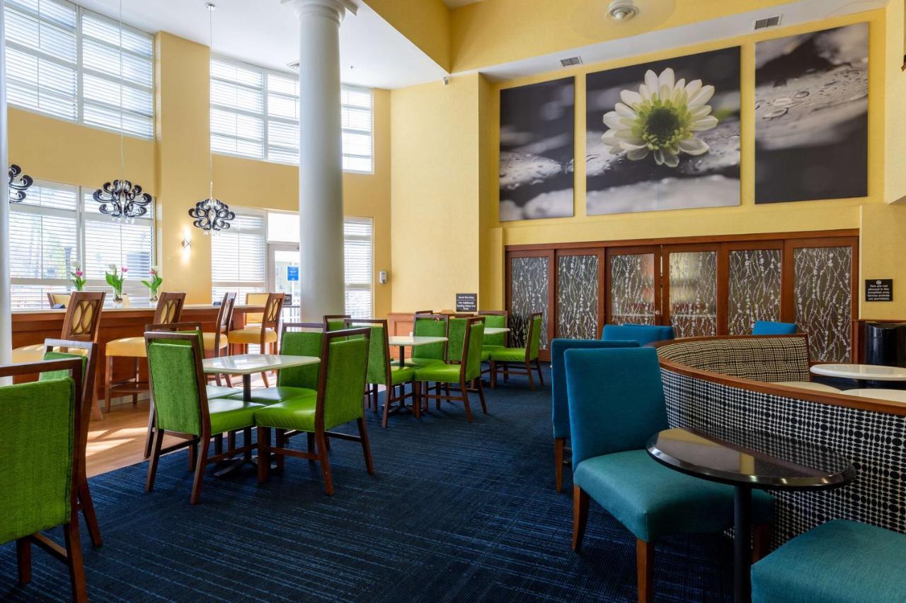 Hampton Inn & Suites Jacksonville Deerwood Park Екстериор снимка