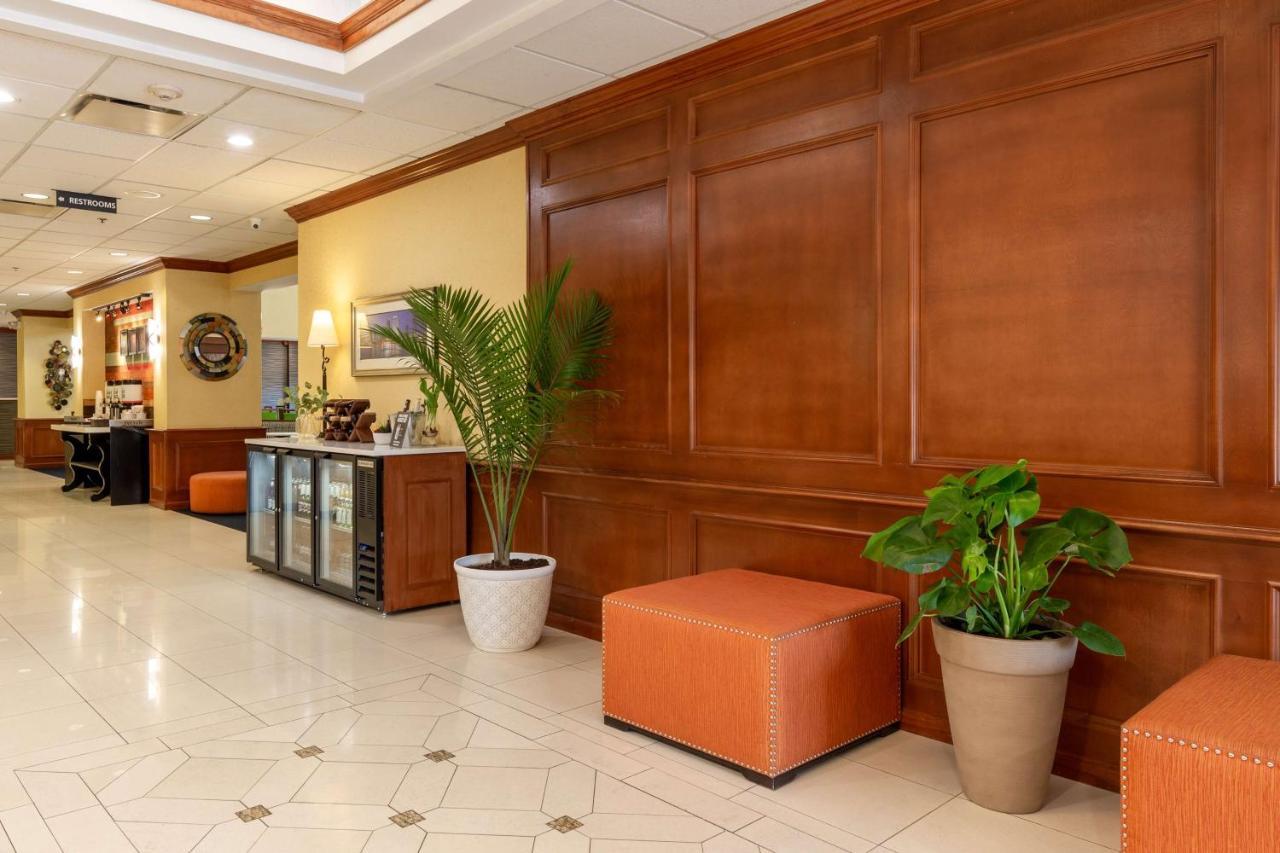 Hampton Inn & Suites Jacksonville Deerwood Park Екстериор снимка