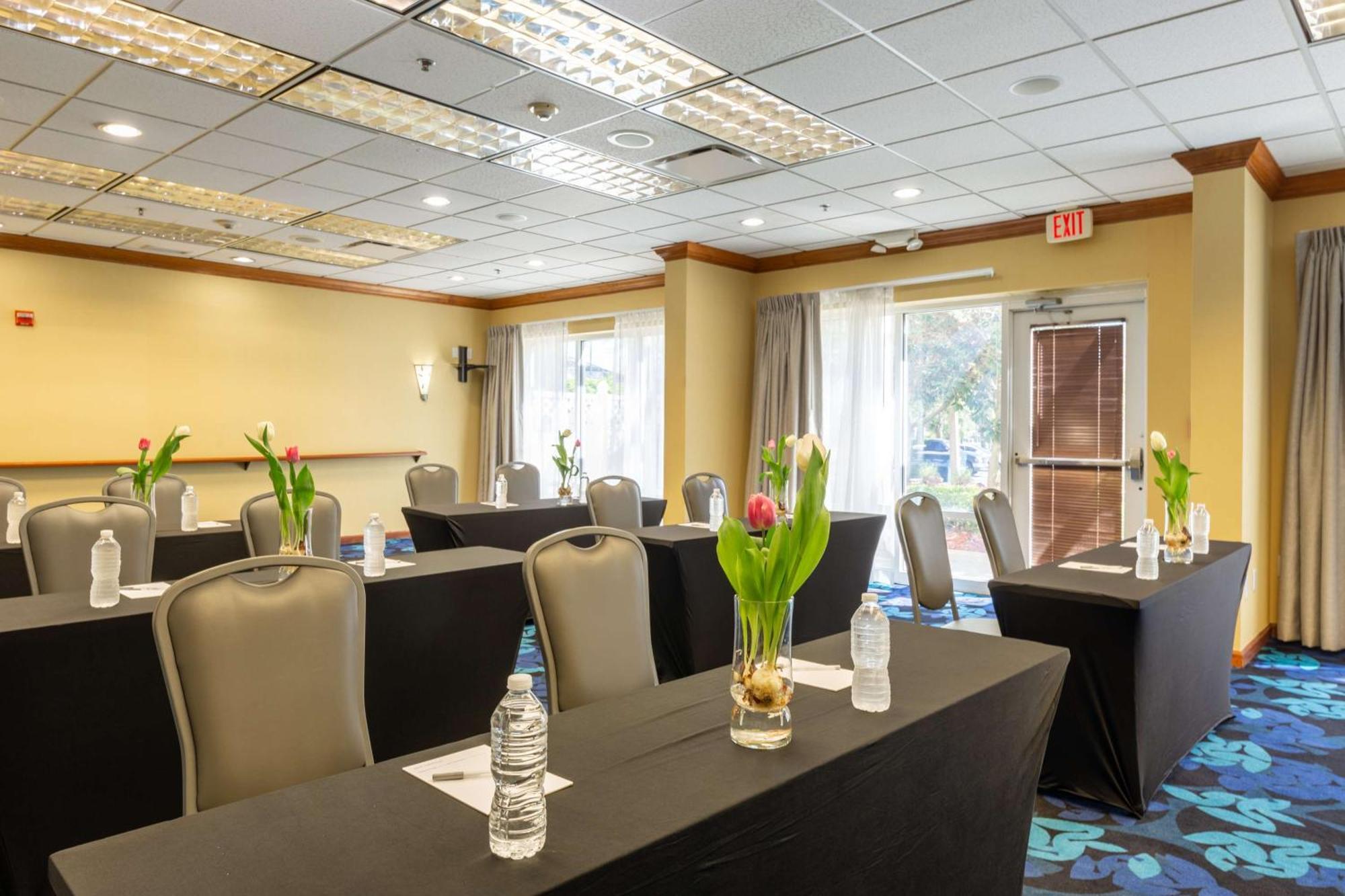 Hampton Inn & Suites Jacksonville Deerwood Park Екстериор снимка