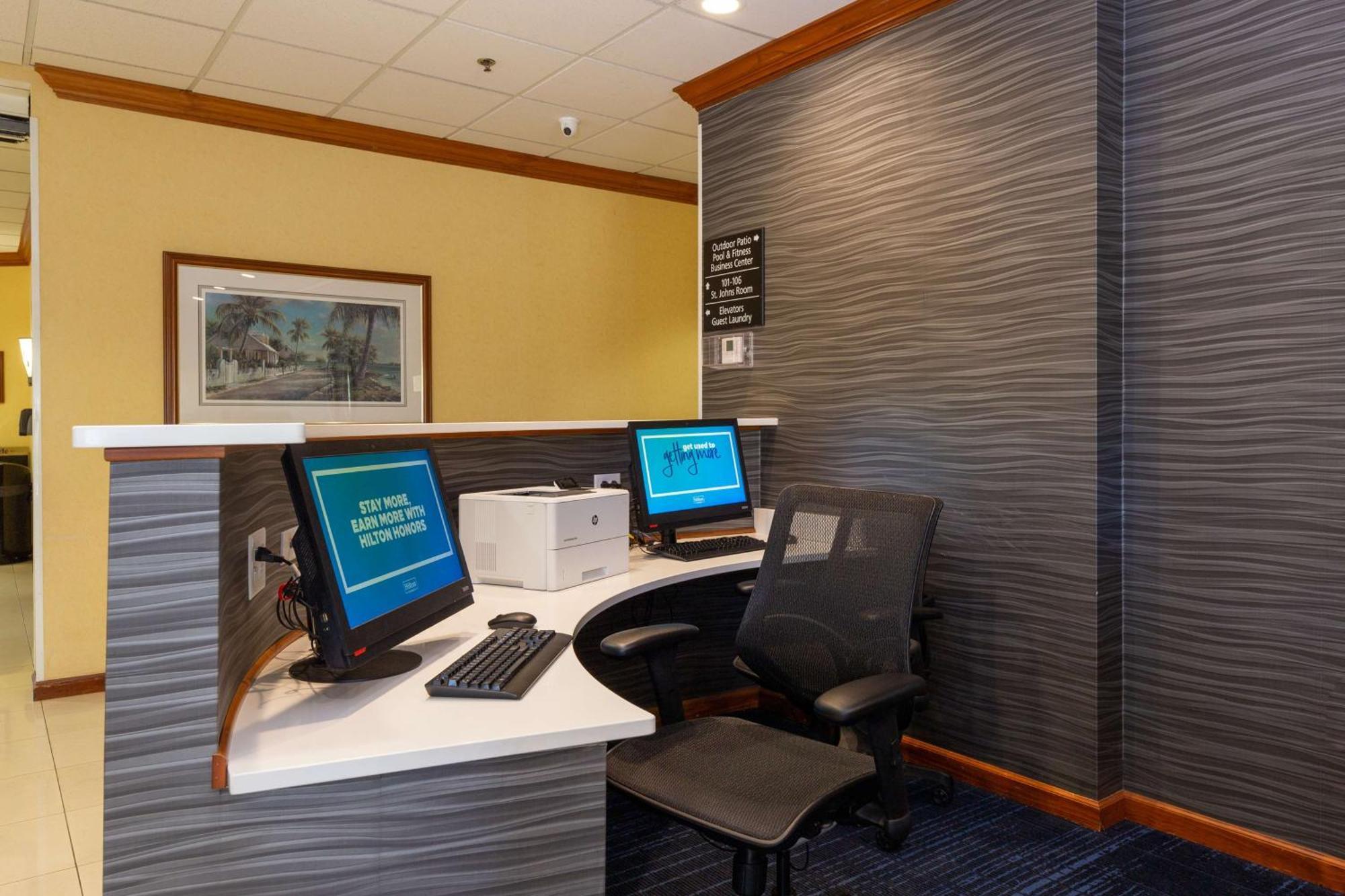 Hampton Inn & Suites Jacksonville Deerwood Park Екстериор снимка
