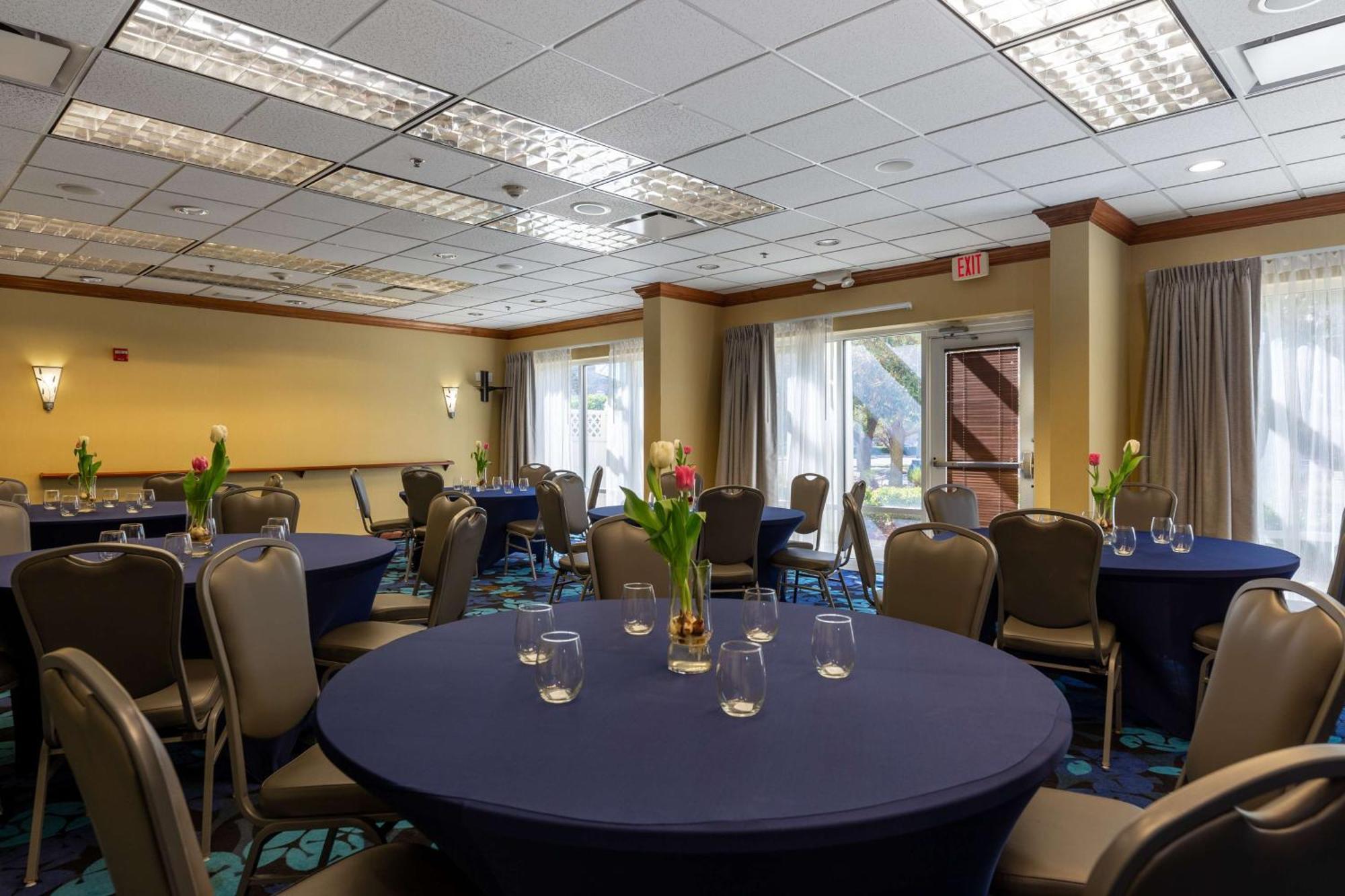 Hampton Inn & Suites Jacksonville Deerwood Park Екстериор снимка