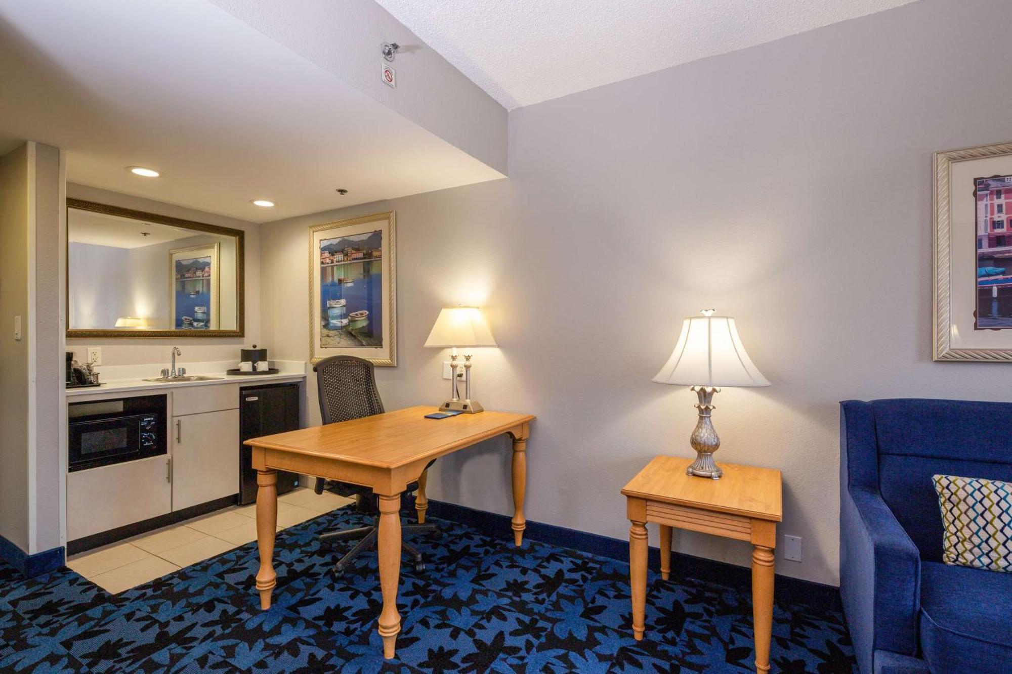 Hampton Inn & Suites Jacksonville Deerwood Park Екстериор снимка