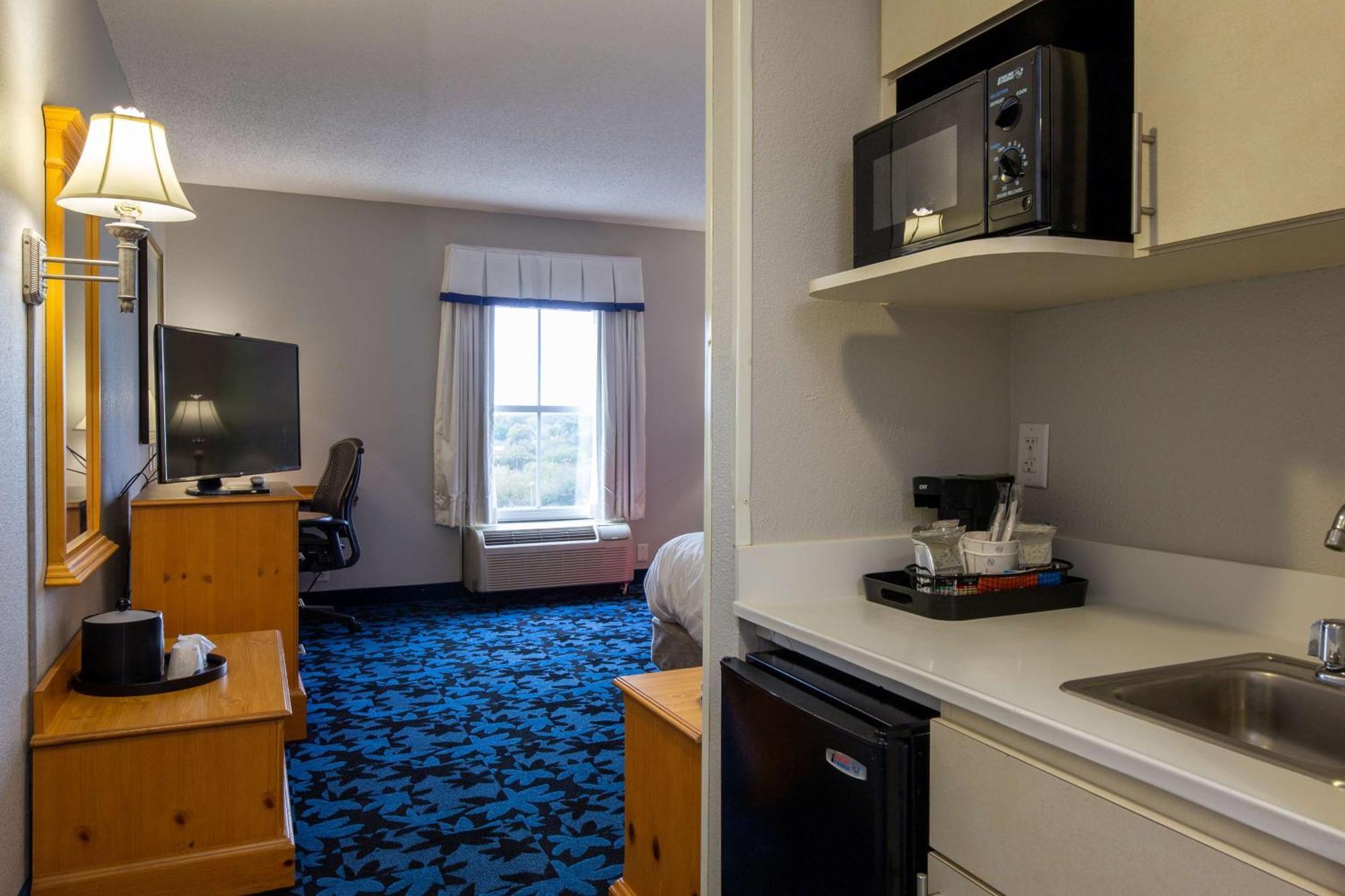 Hampton Inn & Suites Jacksonville Deerwood Park Екстериор снимка