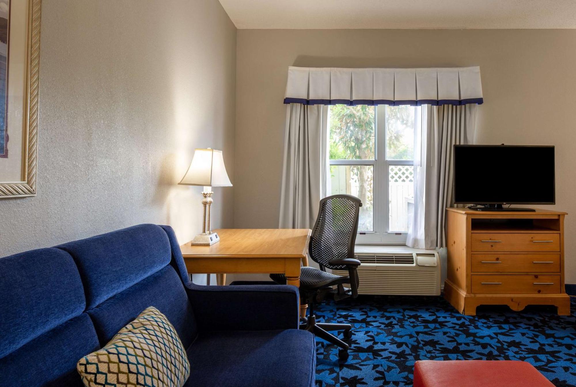 Hampton Inn & Suites Jacksonville Deerwood Park Екстериор снимка
