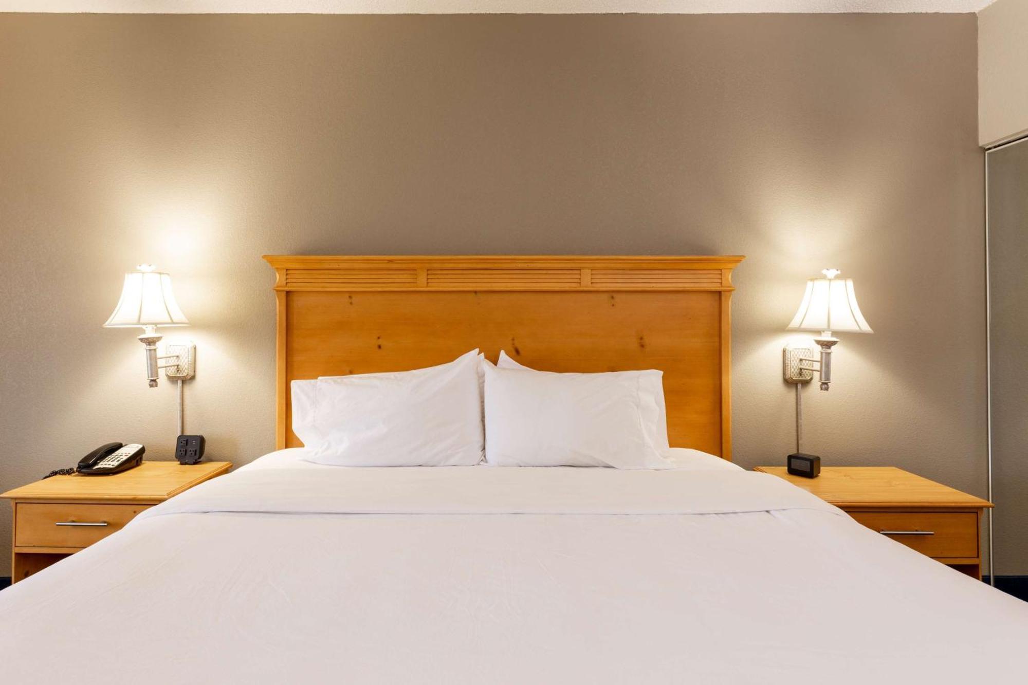 Hampton Inn & Suites Jacksonville Deerwood Park Екстериор снимка