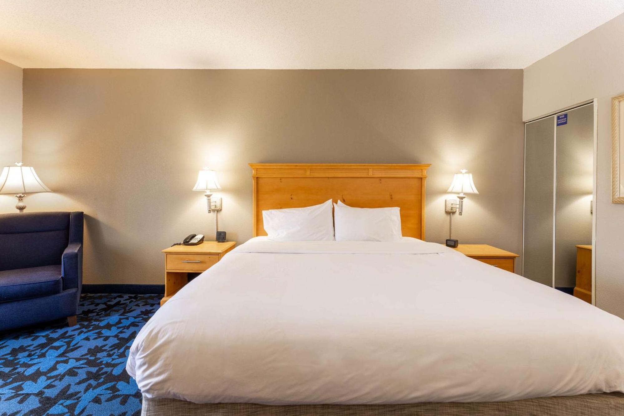 Hampton Inn & Suites Jacksonville Deerwood Park Екстериор снимка