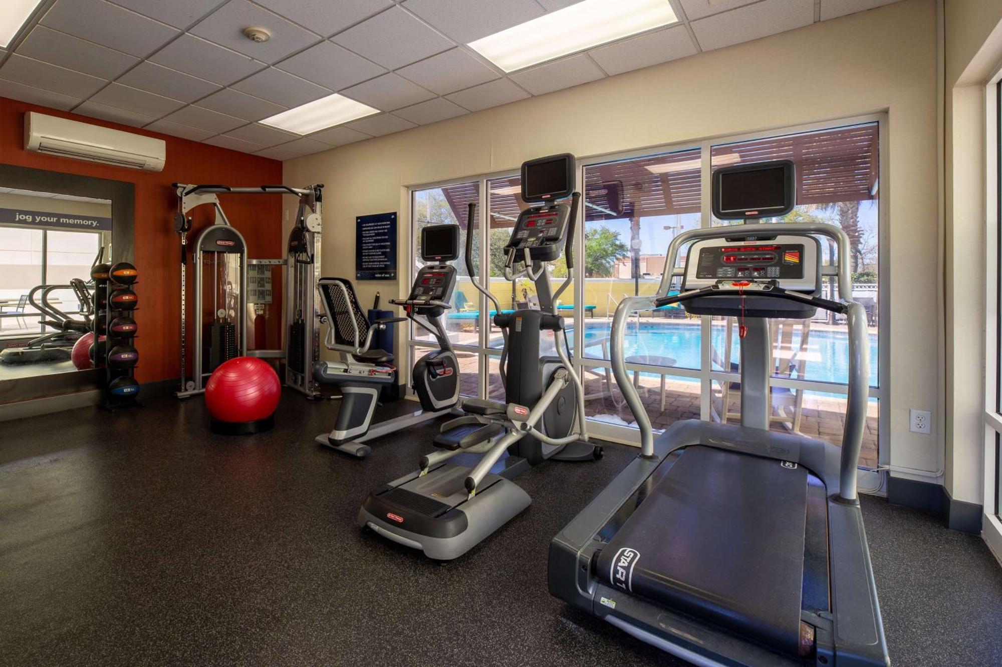 Hampton Inn & Suites Jacksonville Deerwood Park Екстериор снимка